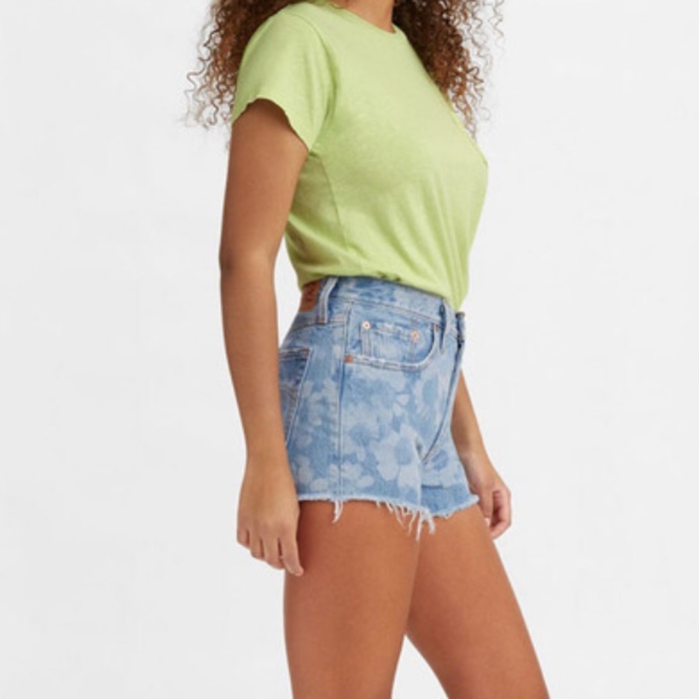 Levi’s 501 Jean Shorts in Athens Blossom Floral - Picture 6 of 6